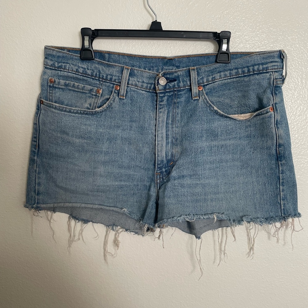 514 LEVI ‘s jean distressed shorts 
W36 L30